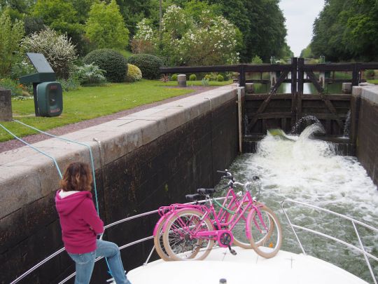 Fluvial, passage des &eacute;cluses