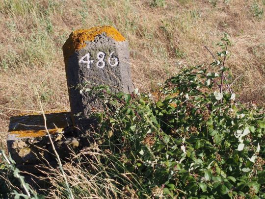Les bornes originelles &eacute;taient en pierre