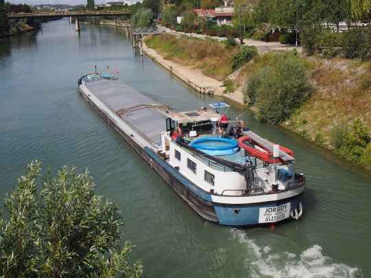 Marinier et plaisancier partagent la m&ecirc;me voie d'eau