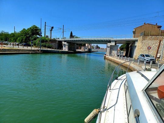 Devant le pont de Frontignan